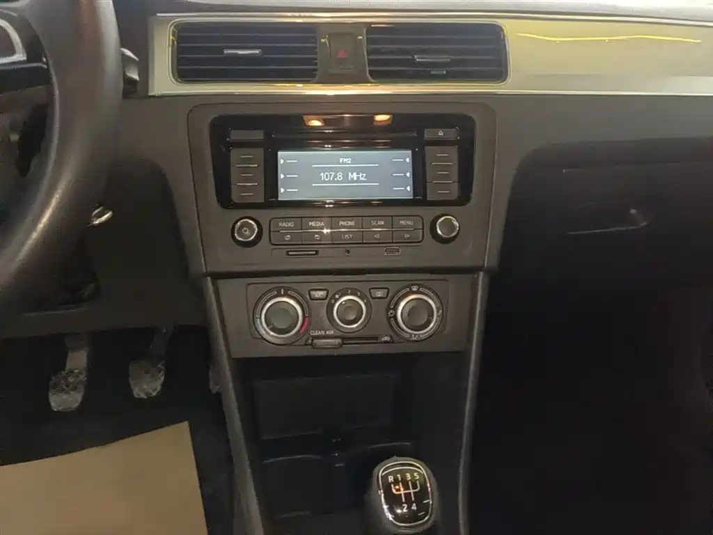 Skoda Rapid Spaceback — фото 13