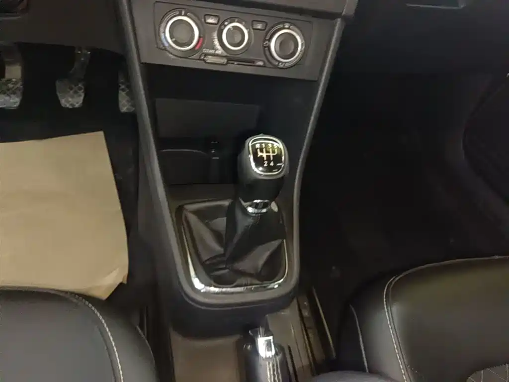 Skoda Rapid Spaceback — фото 14