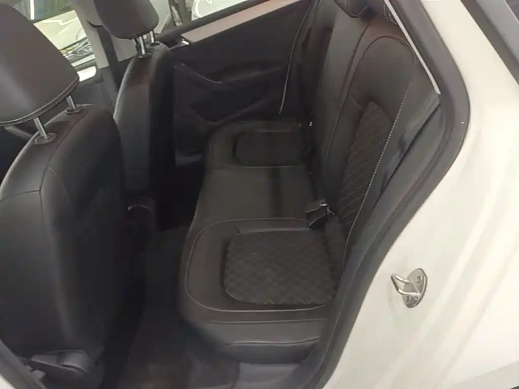 Skoda Rapid Spaceback — фото 17