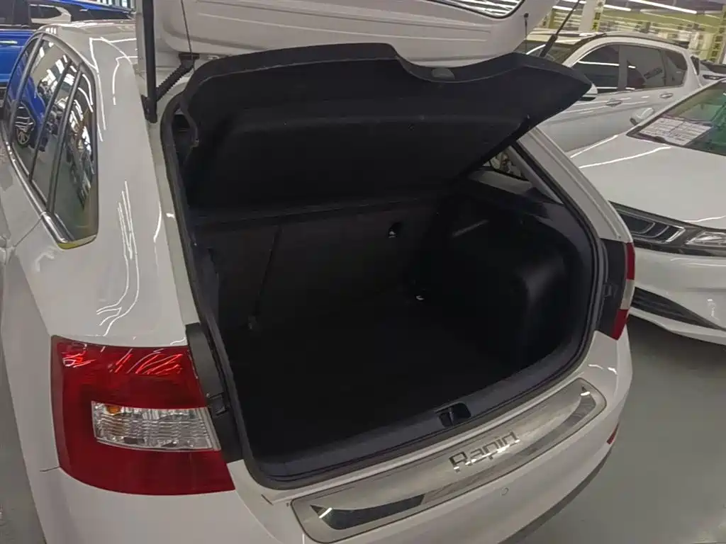 Skoda Rapid Spaceback — фото 19