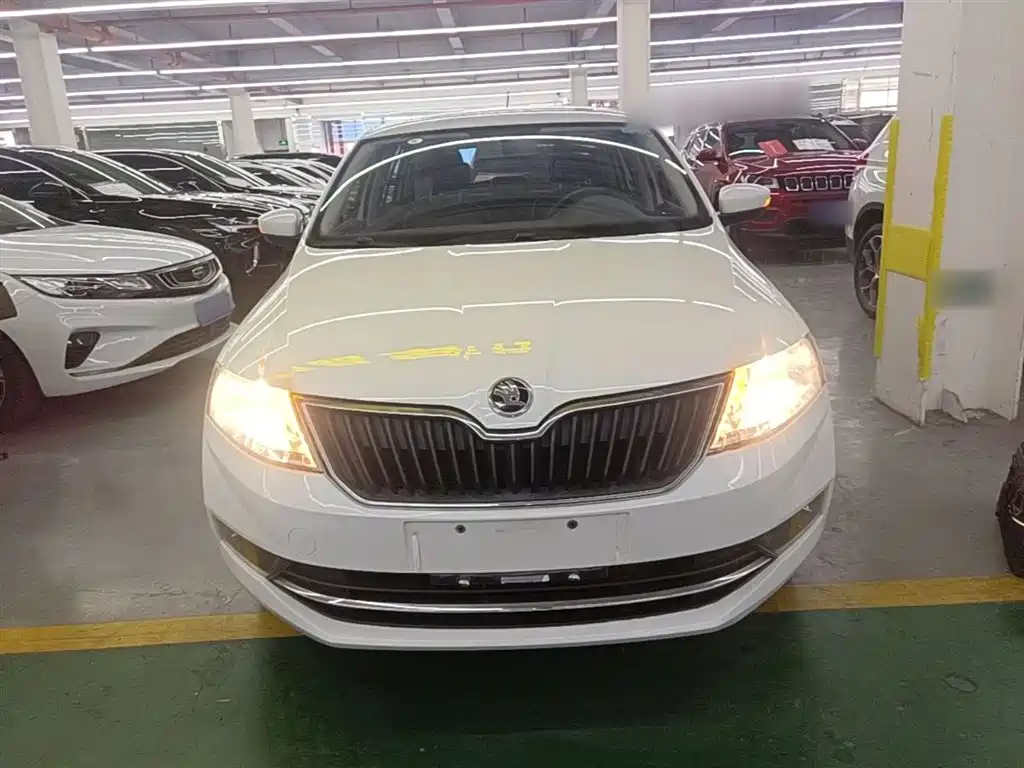Skoda Rapid Spaceback — фото 3