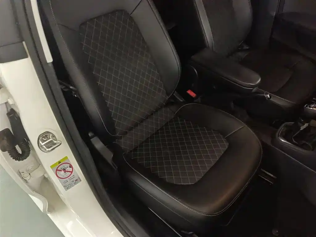 Skoda Rapid Spaceback — фото 25
