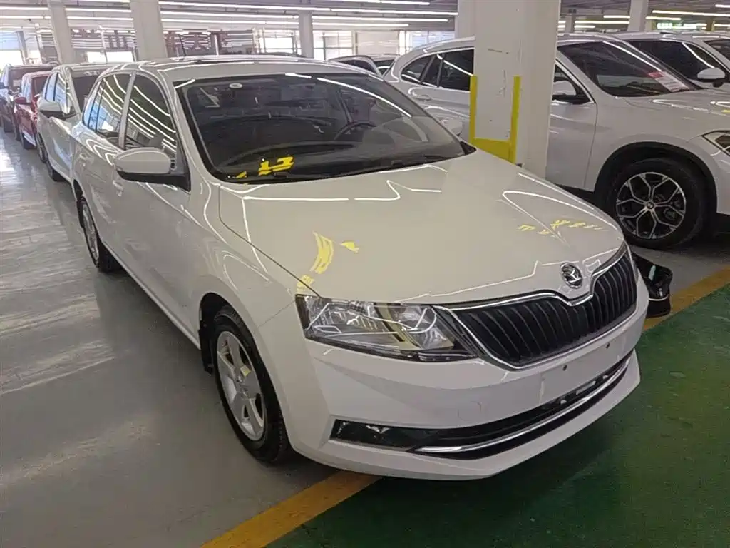 Skoda Rapid Spaceback — фото 4
