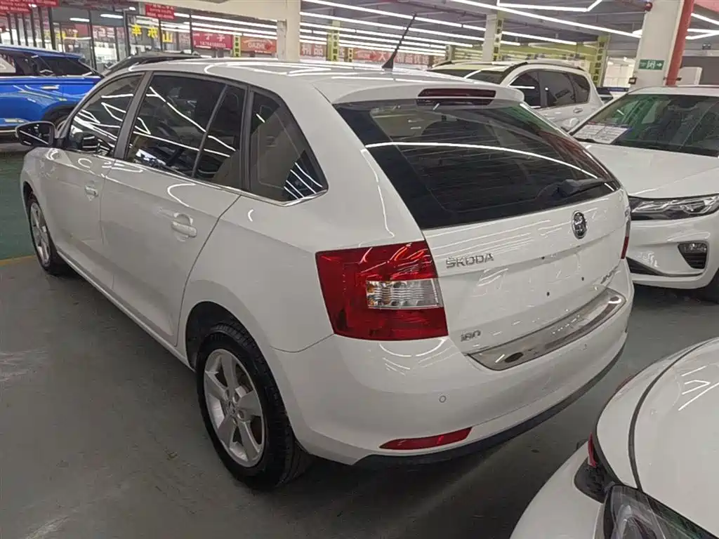 Skoda Rapid Spaceback — фото 5