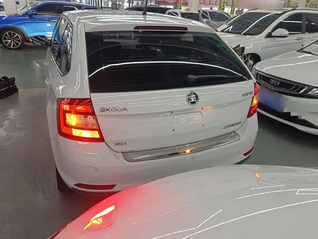 Skoda Rapid Spaceback — фото 6