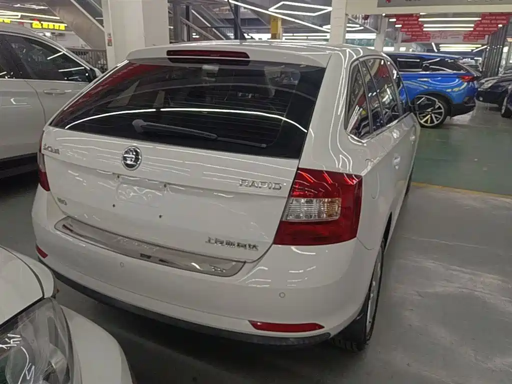 Skoda Rapid Spaceback — фото 7