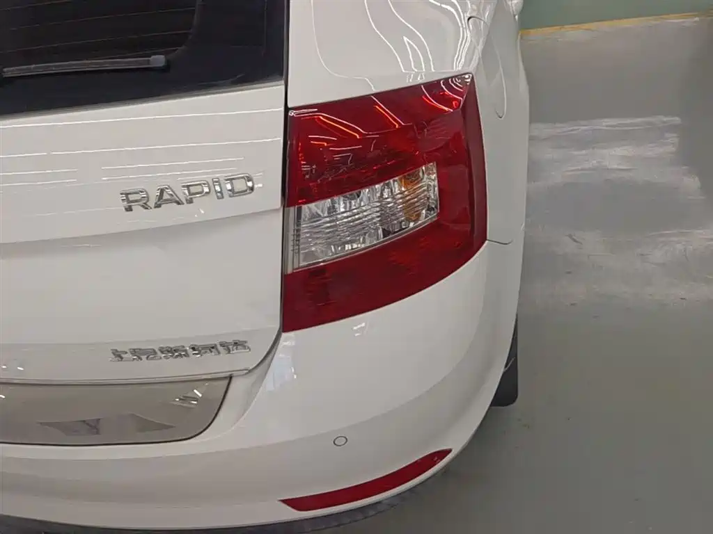 Skoda Rapid Spaceback — фото 8