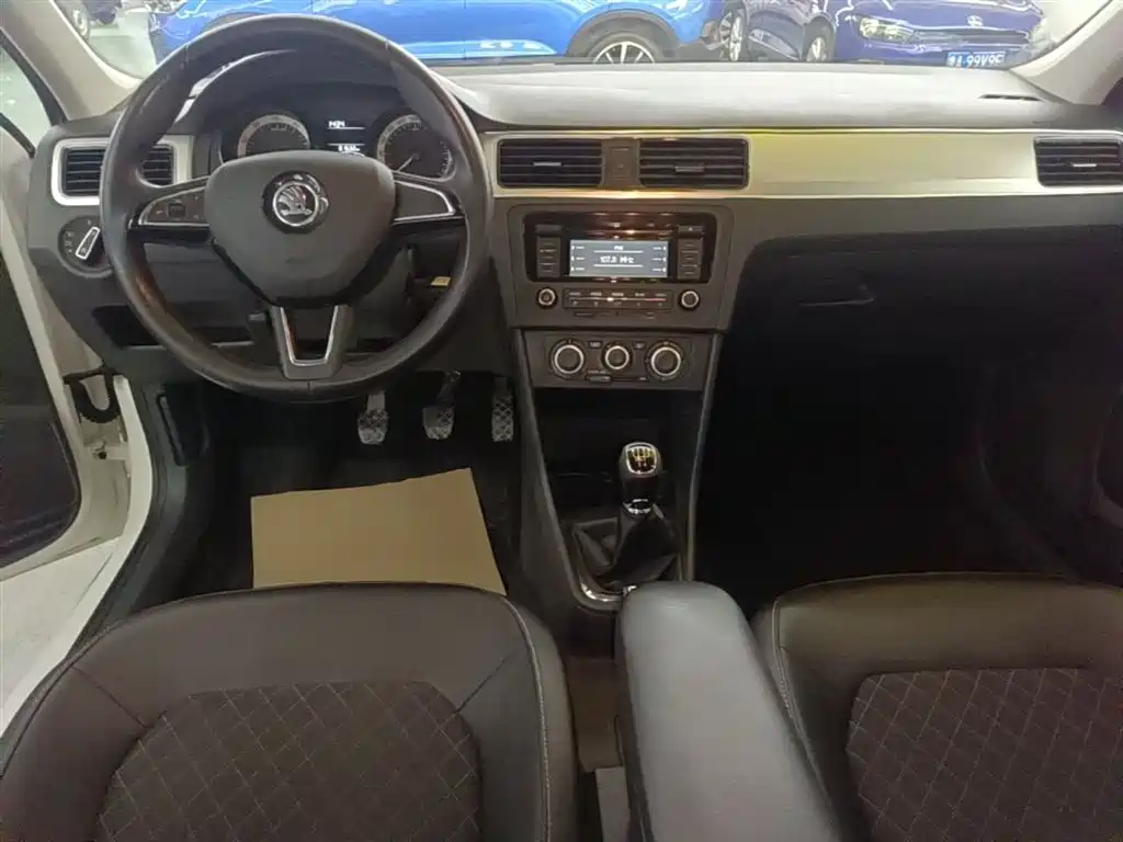 Skoda Rapid Spaceback — фото 10