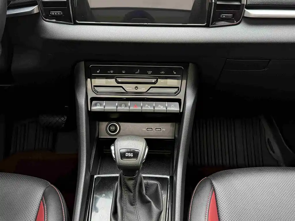 Skoda Karoq — фото 11