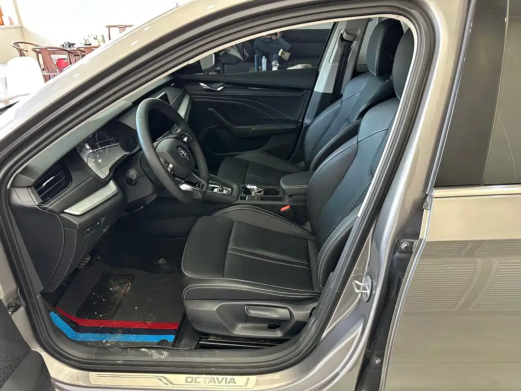 Skoda Octavia — фото 5