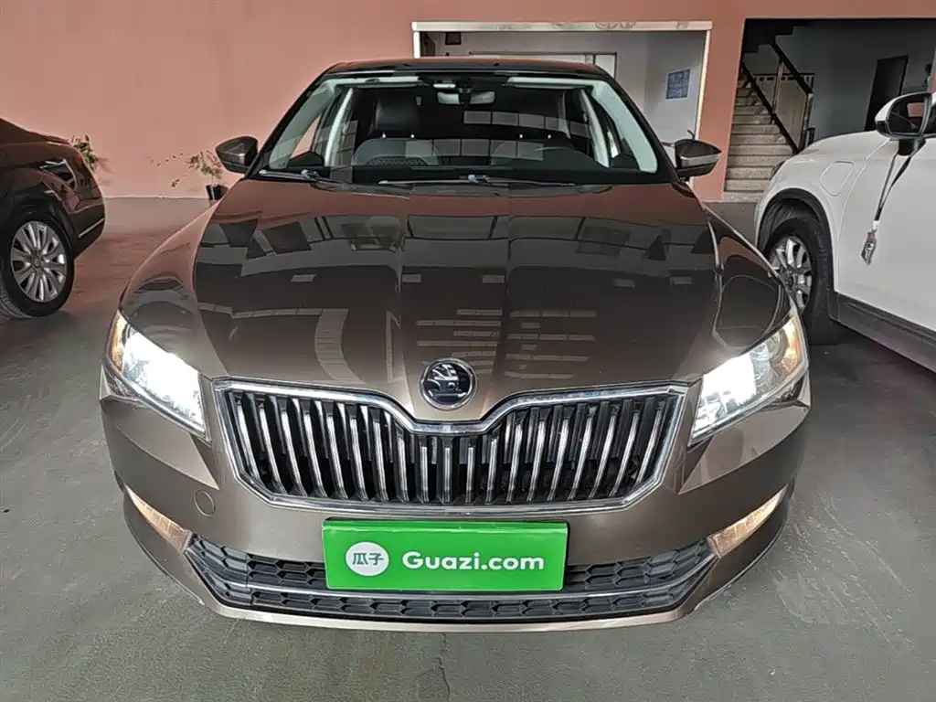 Skoda Superb — фото 3
