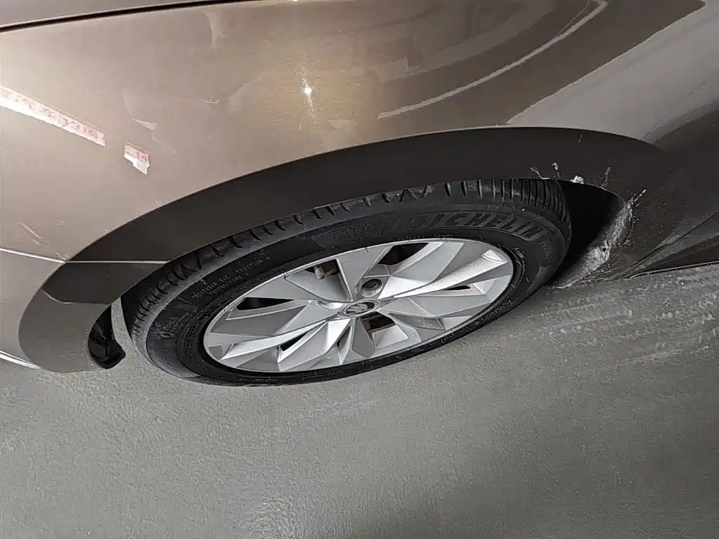 Skoda Superb — фото 23