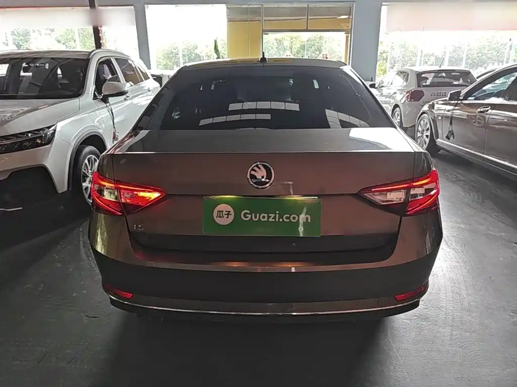 Skoda Superb — фото 6