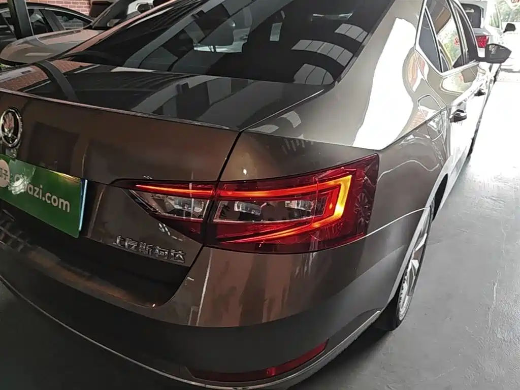 Skoda Superb — фото 8