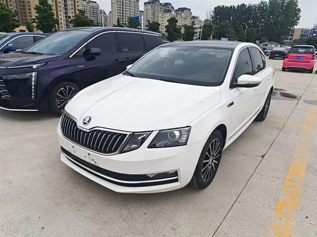 Skoda Octavia — фото 2