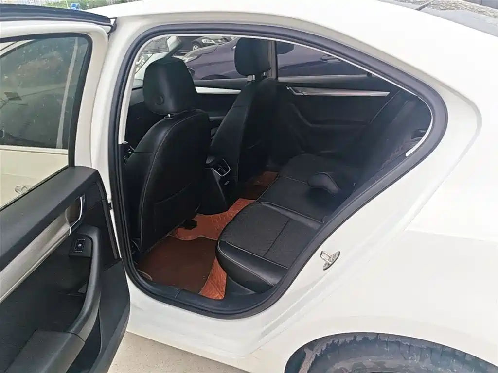 Skoda Octavia — фото 17