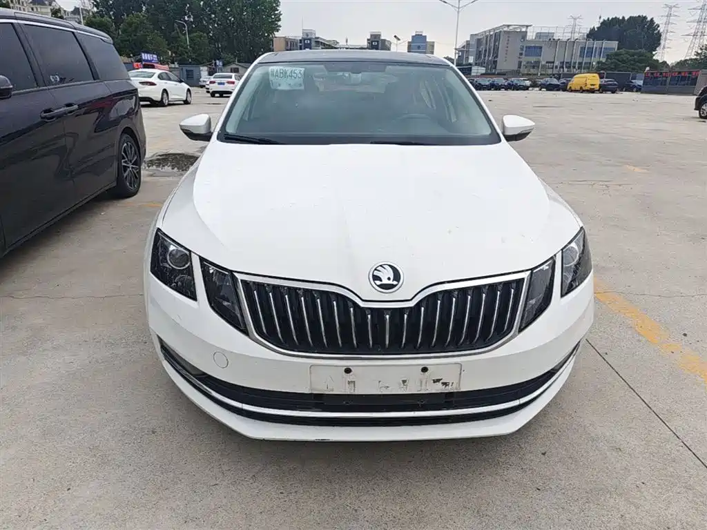 Skoda Octavia — фото 3