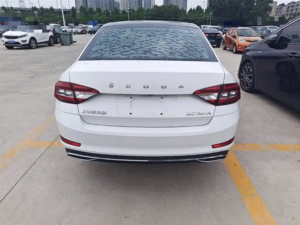 Skoda Octavia — фото 6