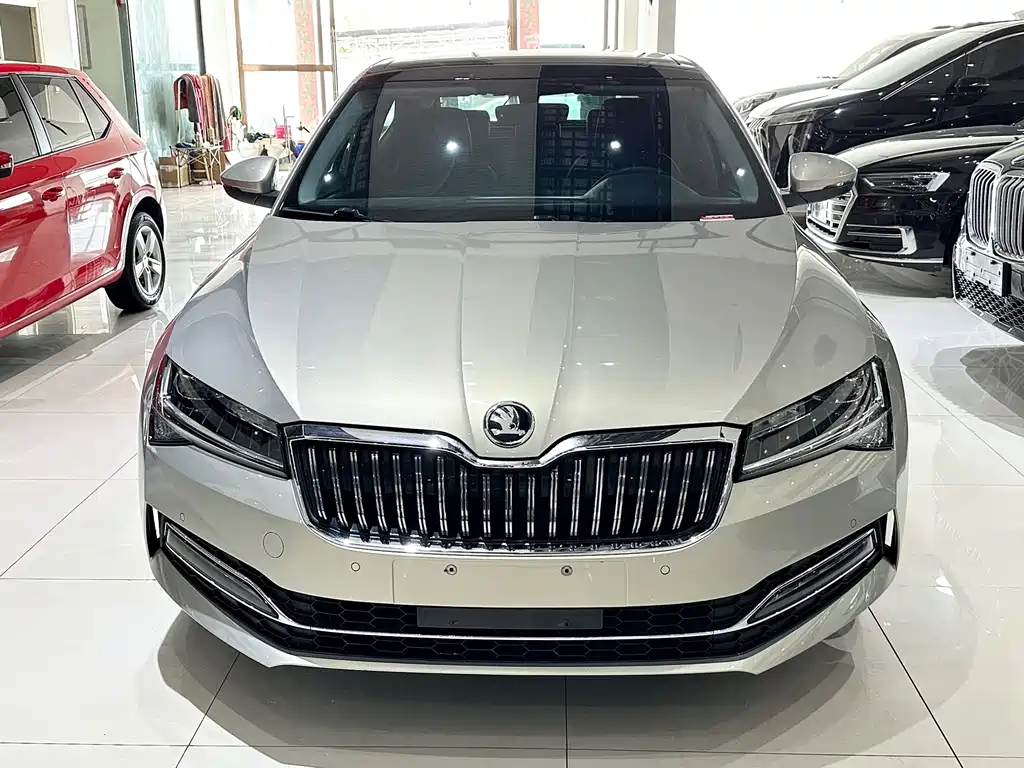 Skoda Superb — фото 2