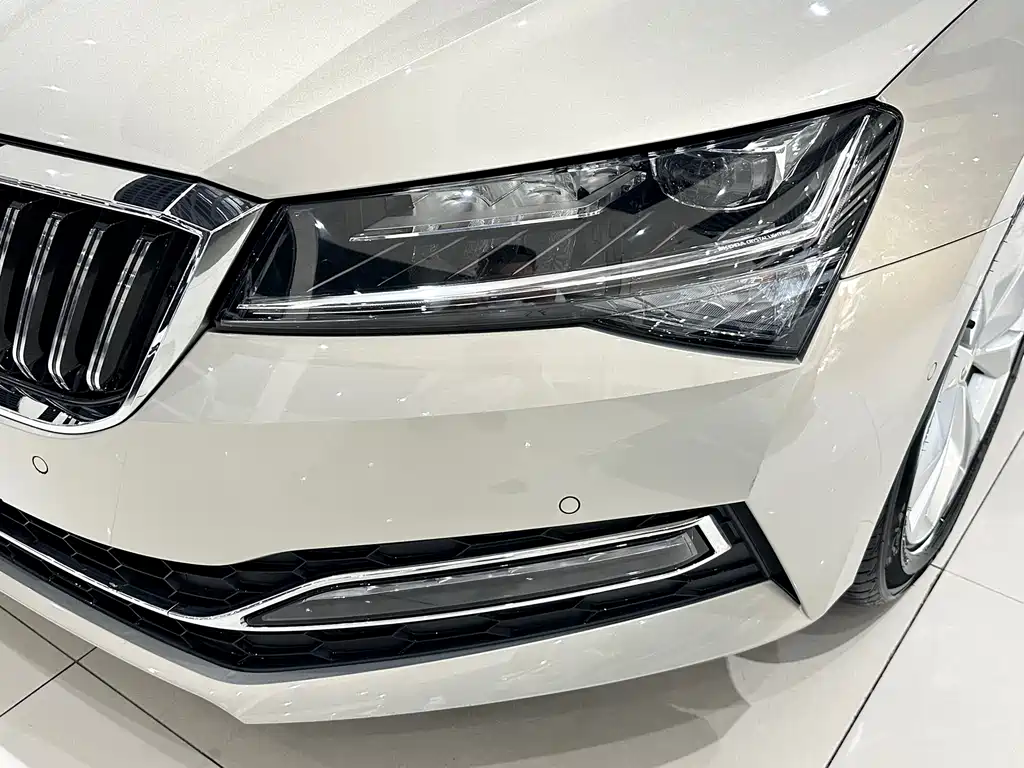 Skoda Superb — фото 3
