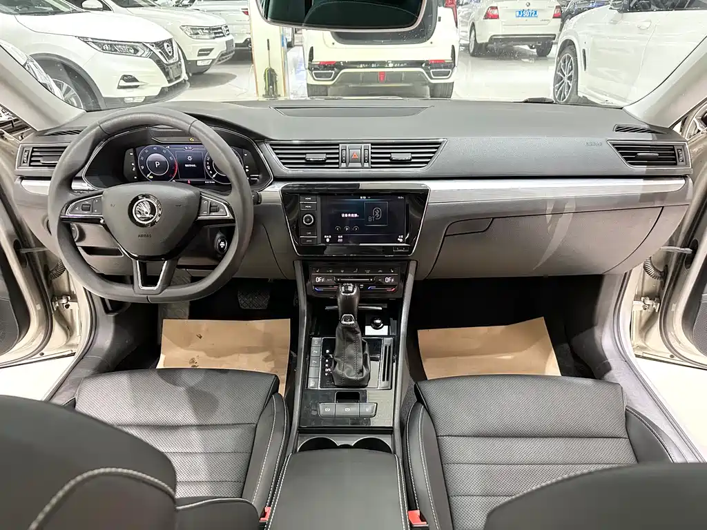 Skoda Superb — фото 4