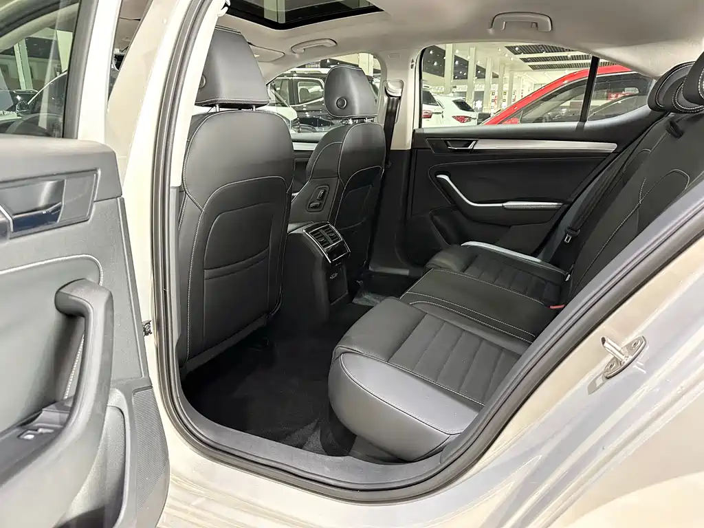 Skoda Superb — фото 6