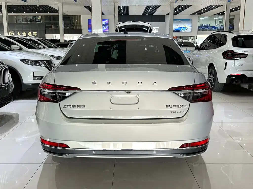 Skoda Superb — фото 8