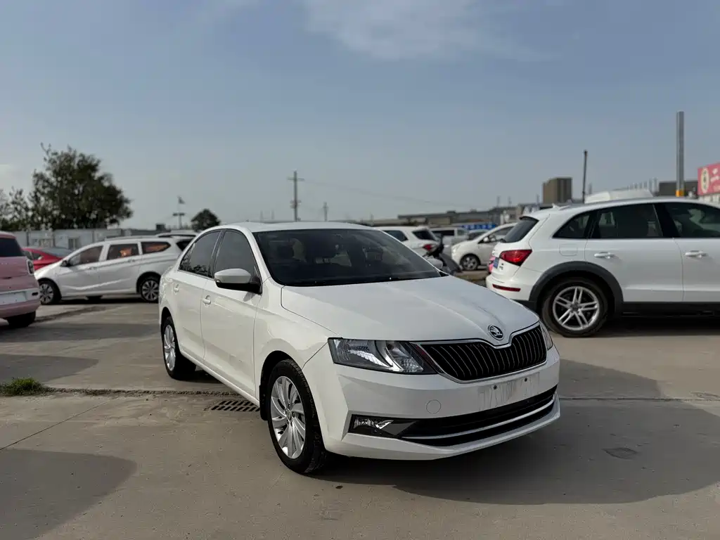 Skoda Rapid — фото 3