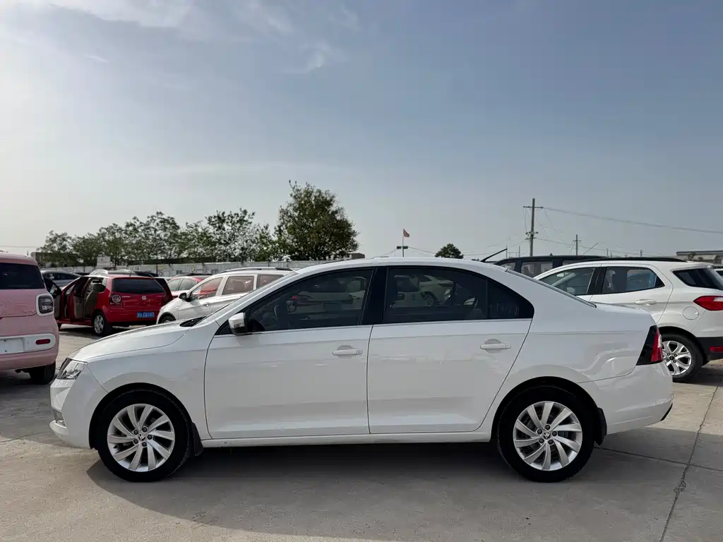 Skoda Rapid — фото 4