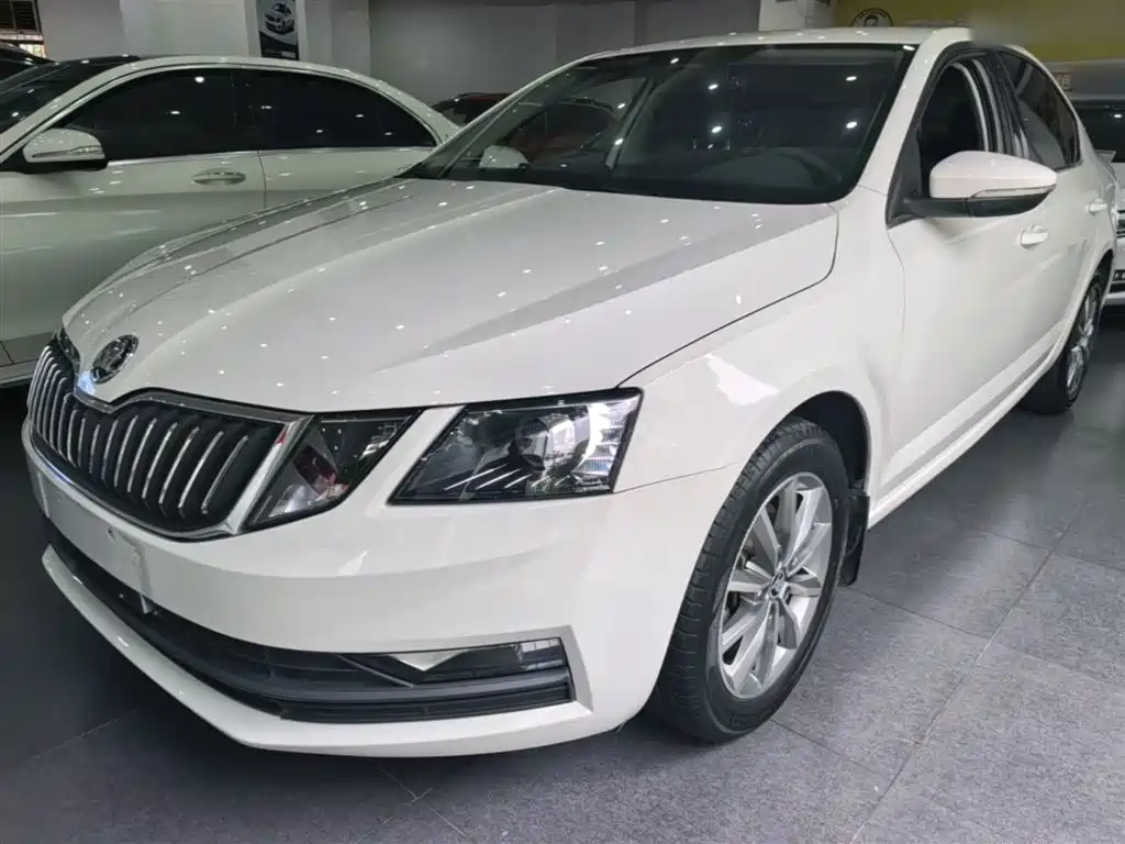 Skoda Octavia — фото 2