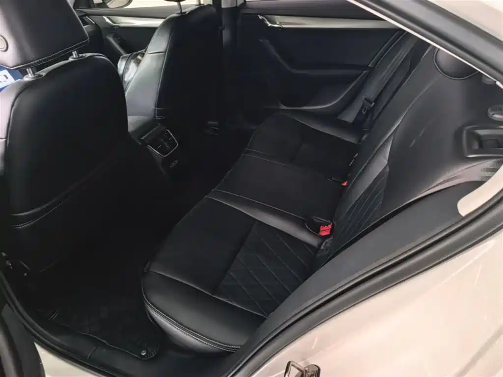 Skoda Octavia — фото 17
