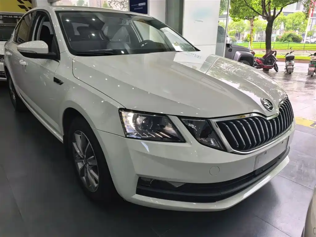 Skoda Octavia — фото 4