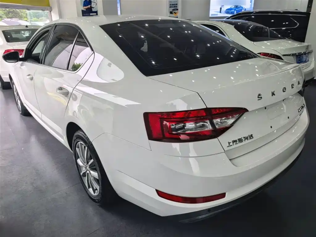 Skoda Octavia — фото 5