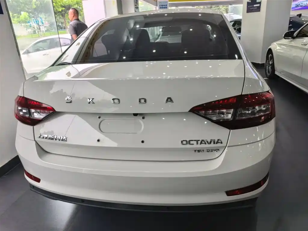 Skoda Octavia — фото 6