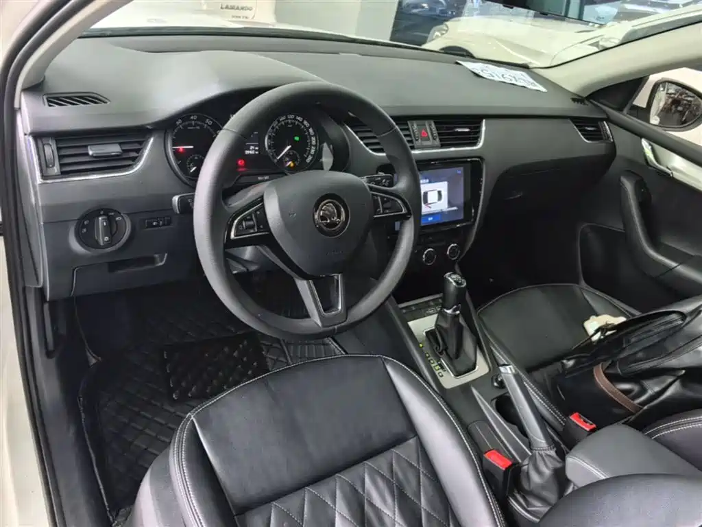 Skoda Octavia — фото 10