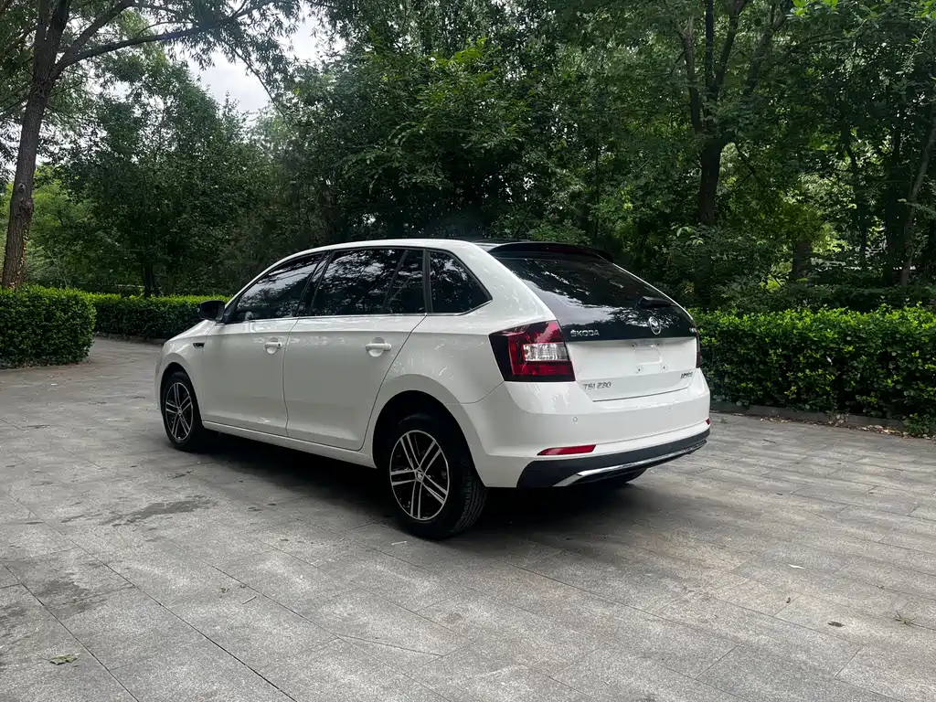 Skoda Rapid Spaceback — фото 3