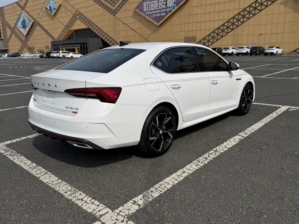 Skoda Octavia — фото 4