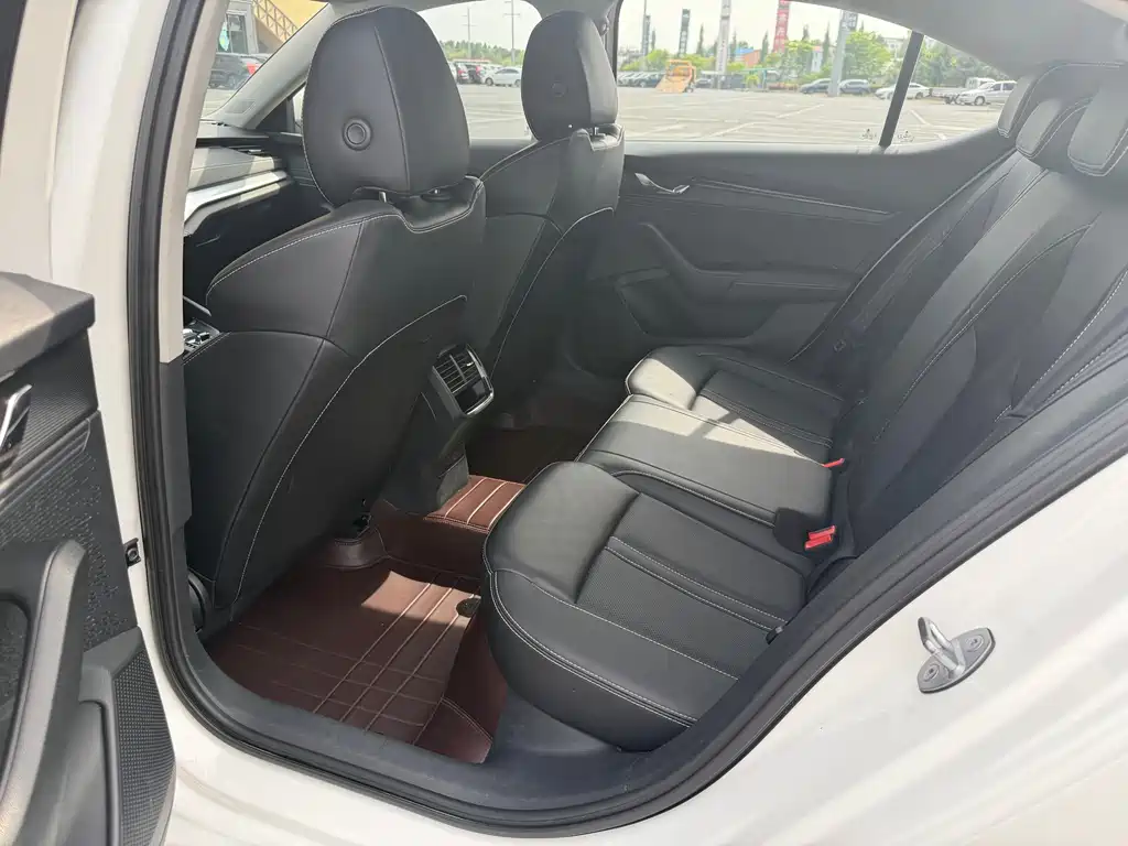 Skoda Octavia — фото 9