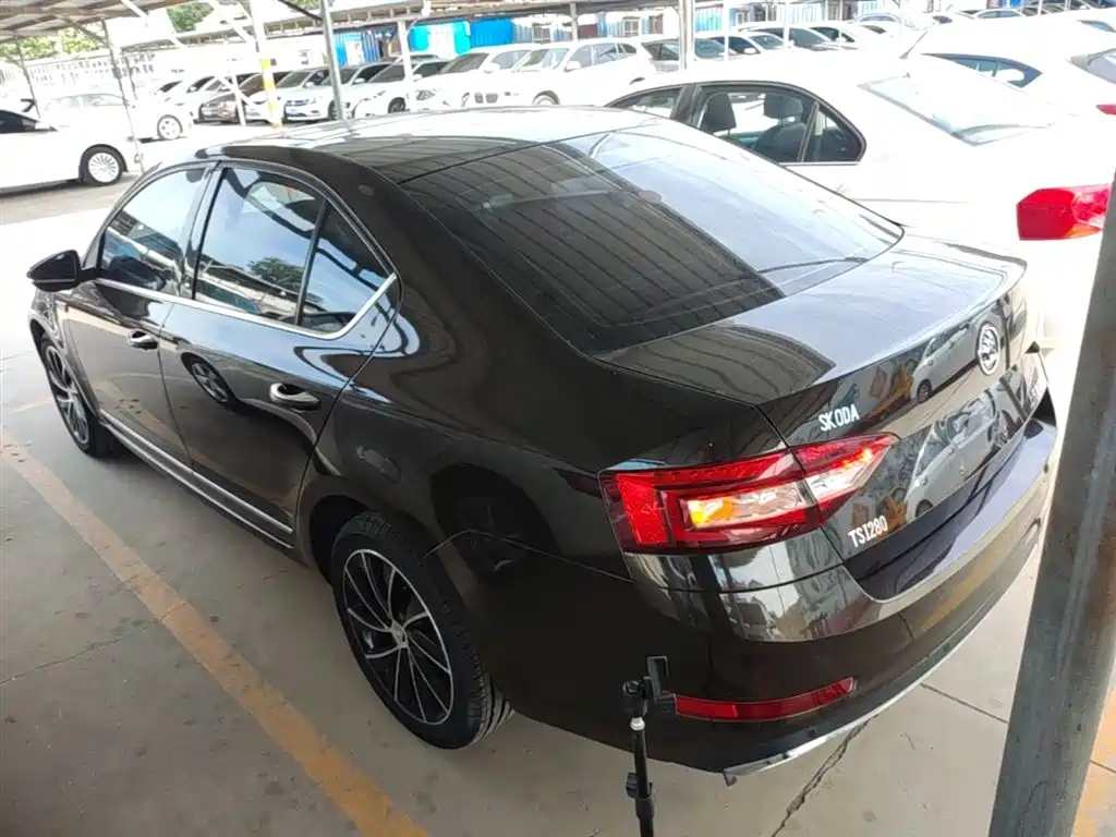 Skoda Octavia — фото 5