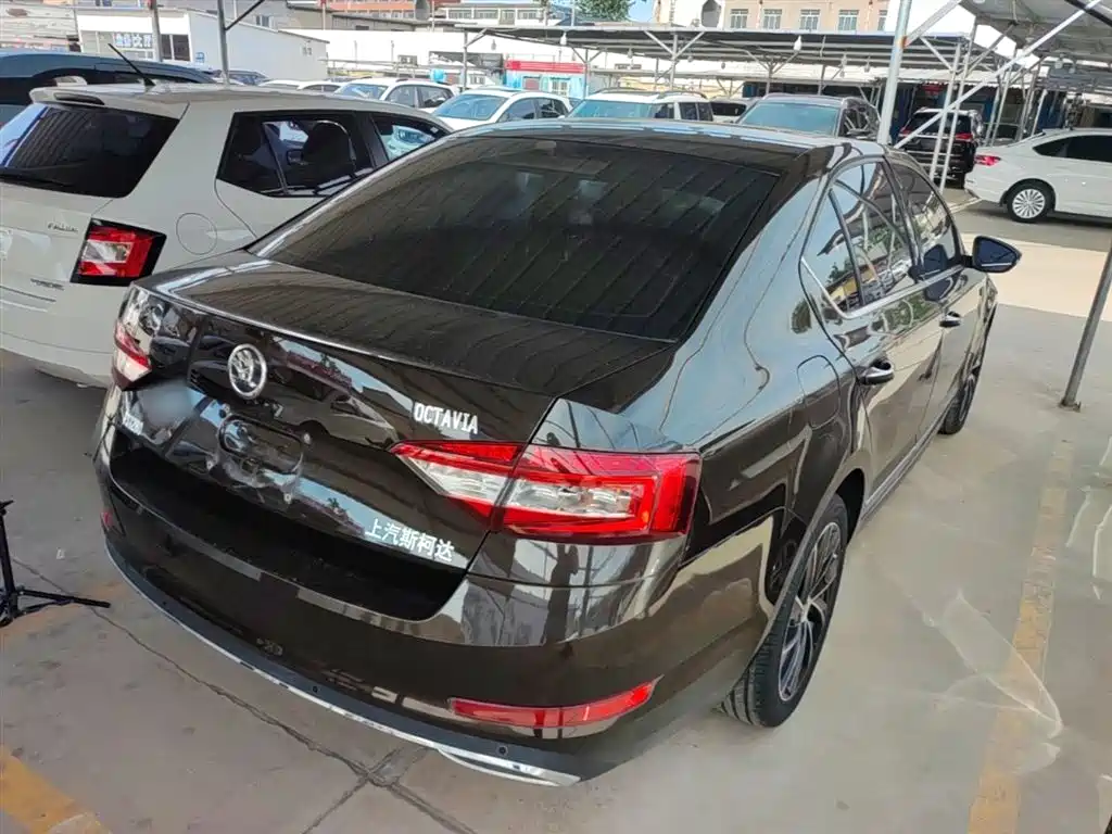 Skoda Octavia — фото 7