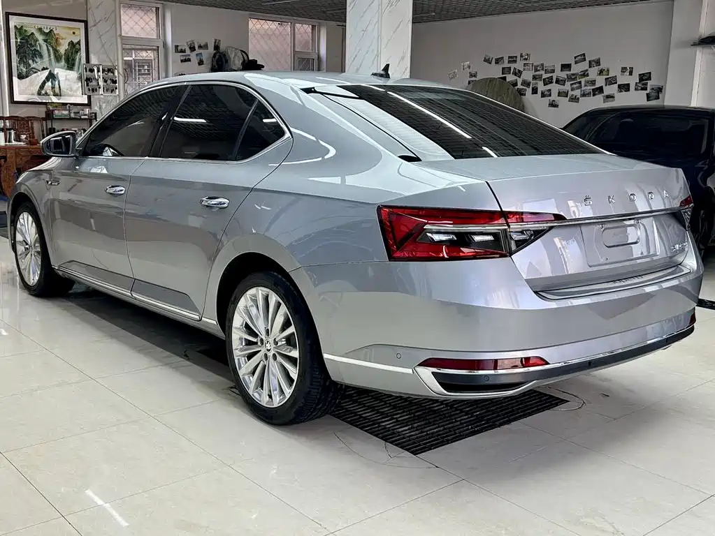 Skoda Superb — фото 5