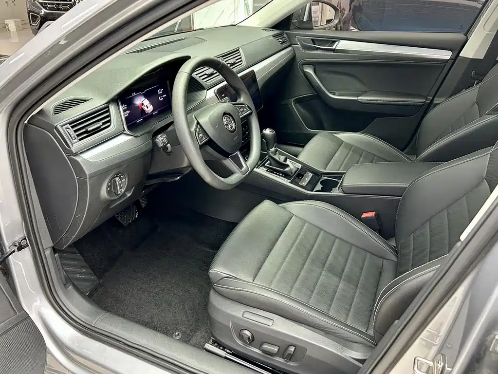 Skoda Superb — фото 8