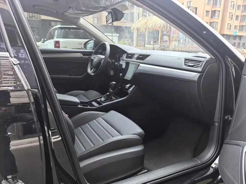 Skoda Superb — фото 11