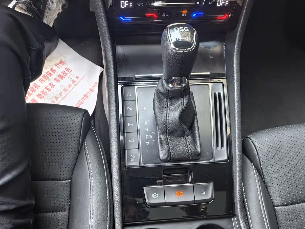 Skoda Superb — фото 17