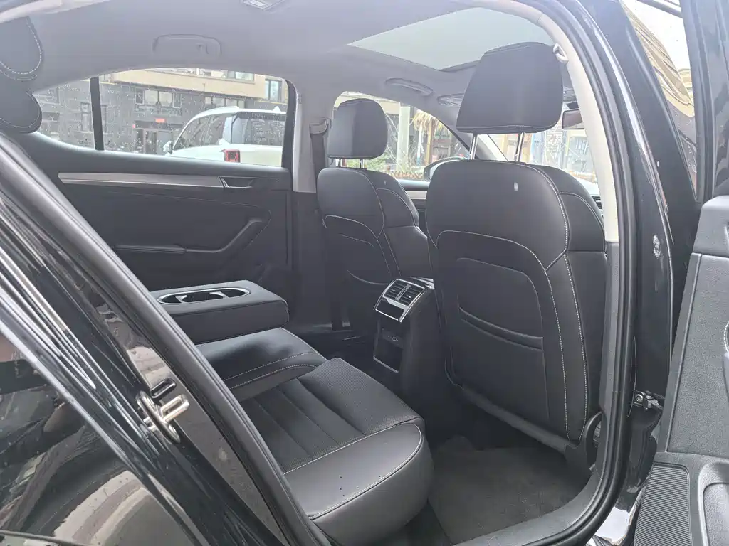 Skoda Superb — фото 10