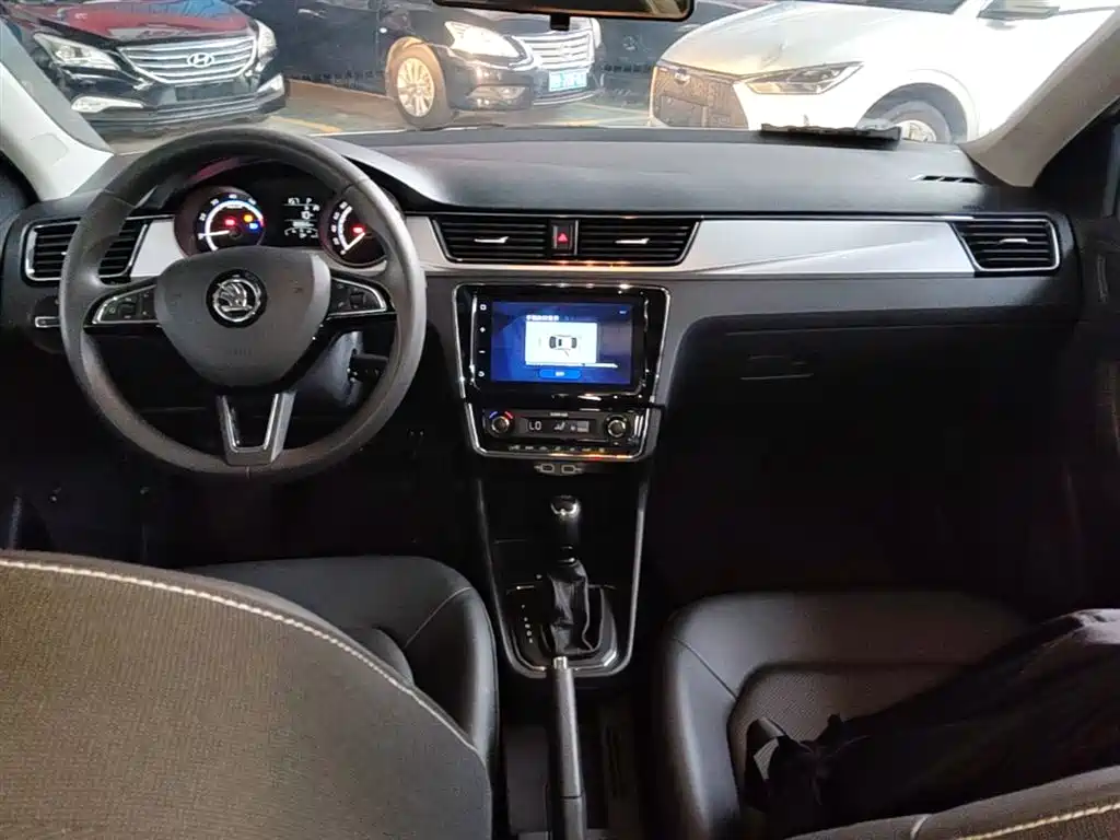 Skoda Rapid — фото 10