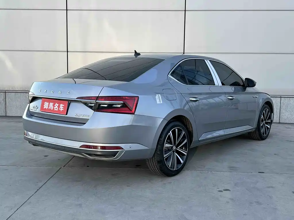 Skoda Superb — фото 3
