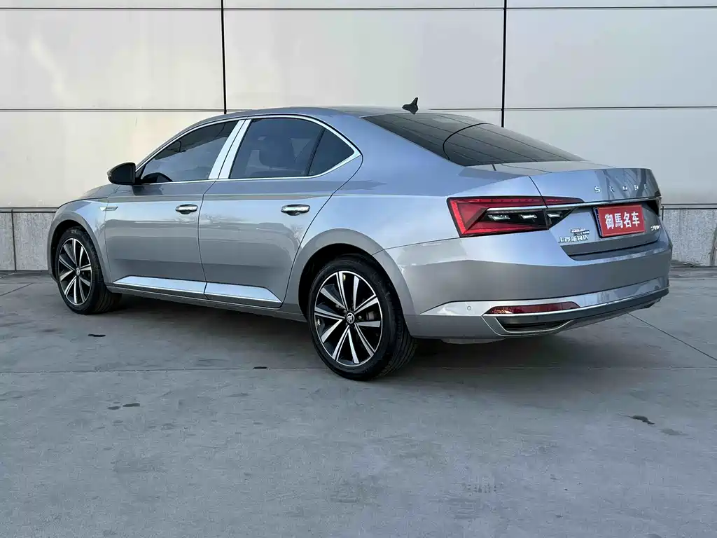 Skoda Superb — фото 4