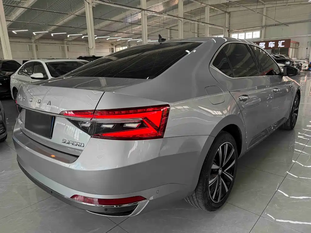 Skoda Superb — фото 4