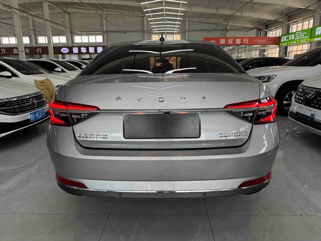 Skoda Superb — фото 5